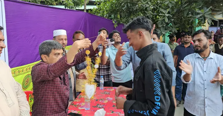 মালা দিয়ে এনসিপির নেতাকর্মীদের বরণ